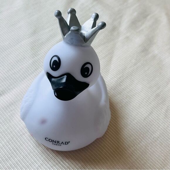 Conrad Tokyo Limited Edition Rubber White Duck Silver Crown Japan Travel Gift - Picture 5 of 5